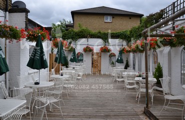 Hanging Basket Services for Pubs_image_004